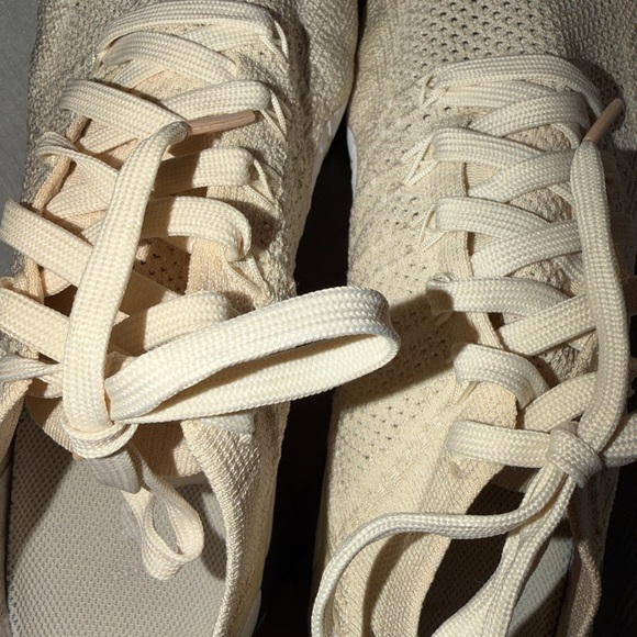 Women's 10/ men's 8.5 Nike Cream Air VaporMax Flyknit Shoes - Picture 13 of 15